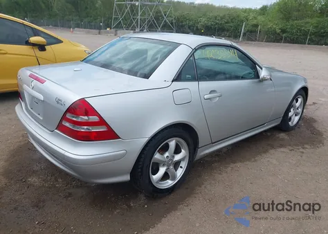 2002 Mercedes-Benz Slk 320 из США, поврежденный, VIN WDBKK65F82F254735